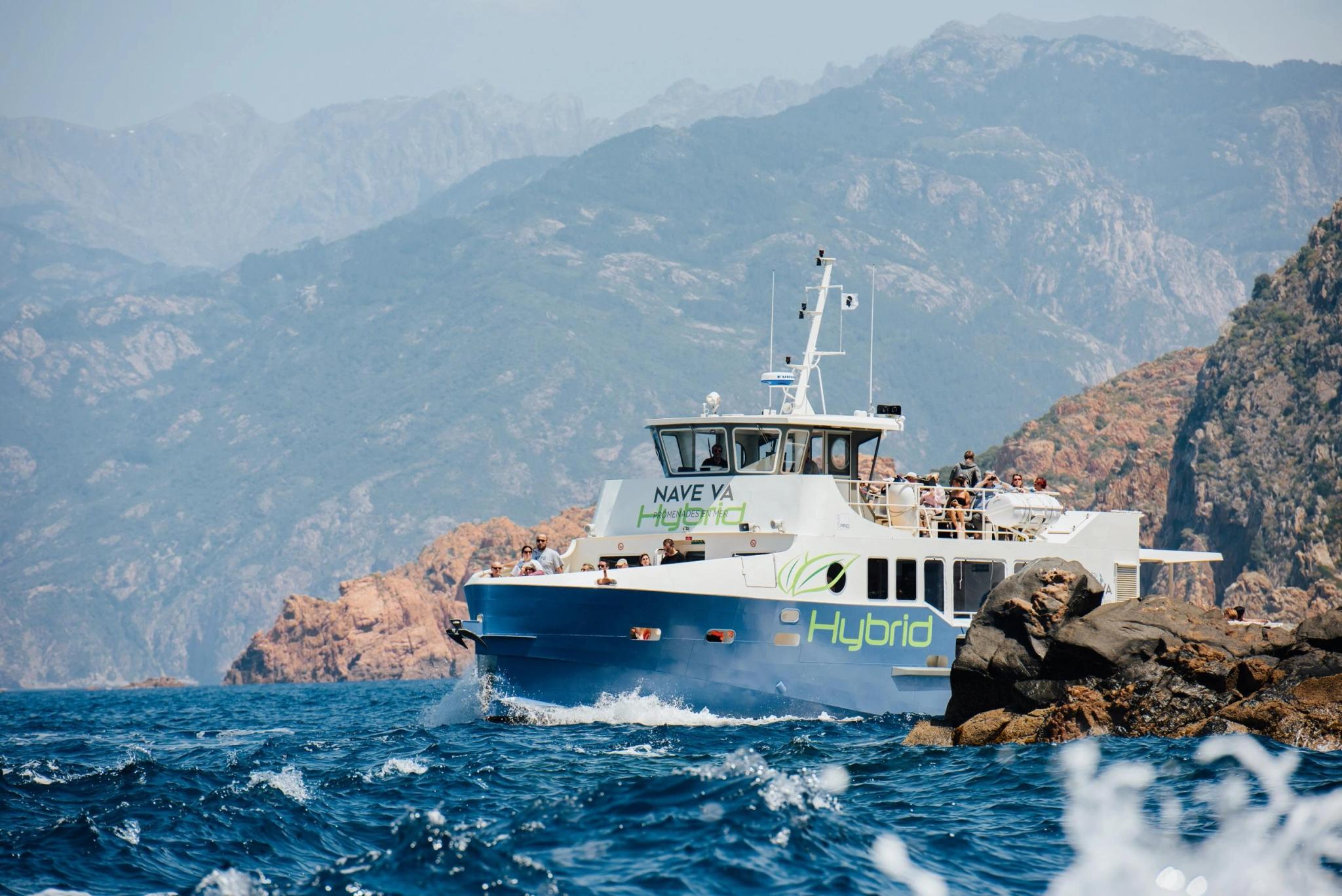 Le bateau hybrid pour des sorties en mer responsable